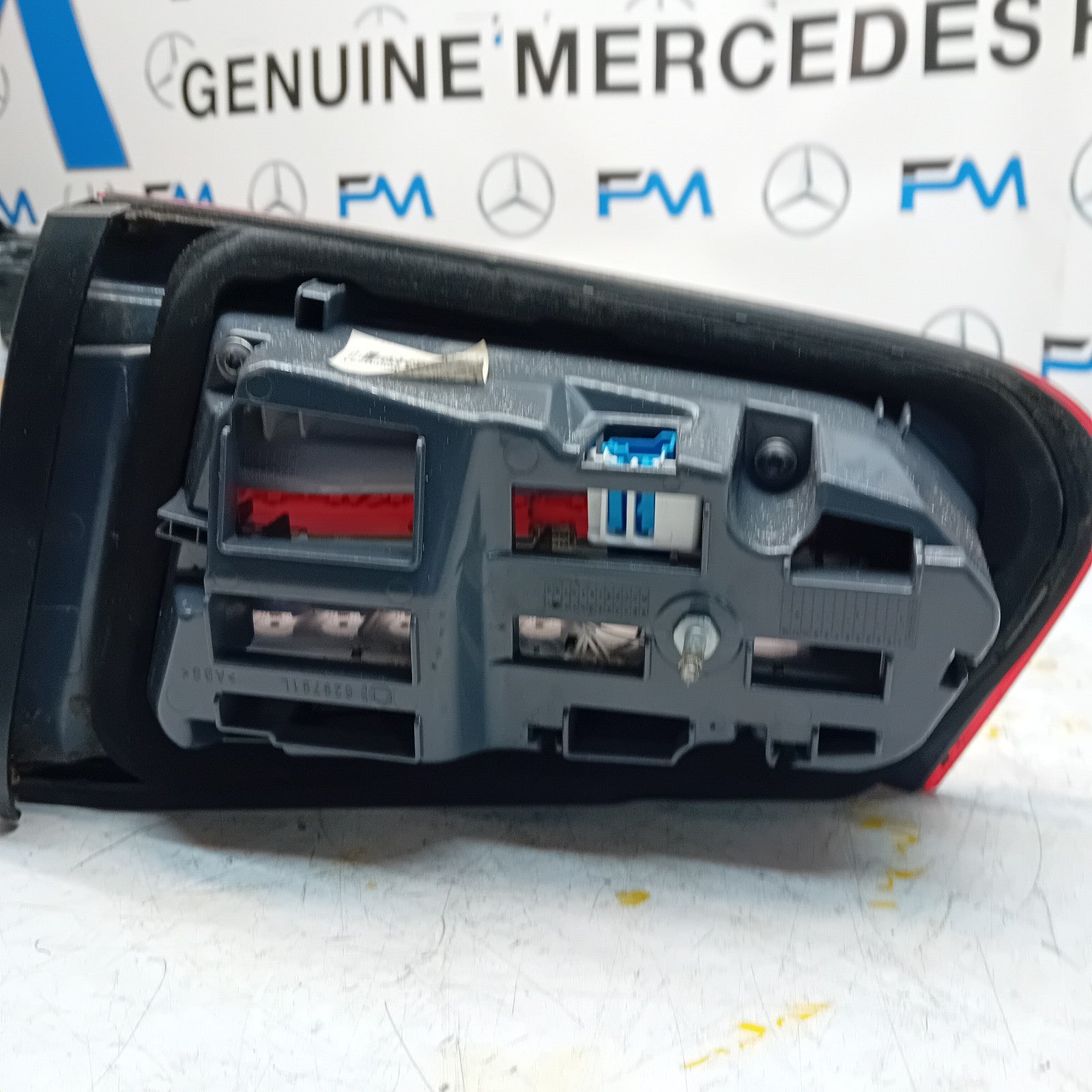 MERCEDES GLC W253 PASSENGER SIDE NS REAR TAIL LIGHT A2539068100 2016 FMT164