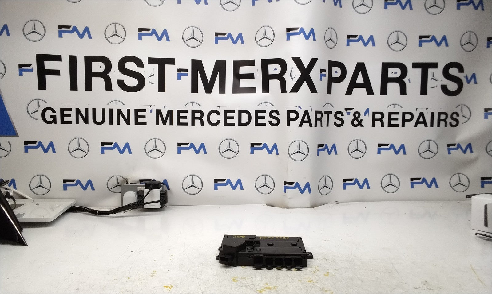 MERCEDES C-CLASS W205 2014 On FUSE RELAY DISTRIBUTION BOX A2055402850 FM001036