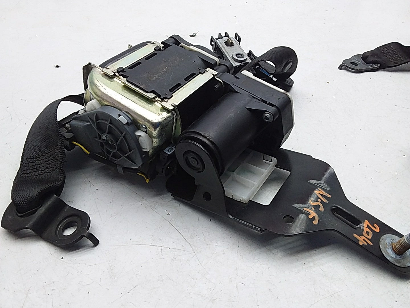 MERCEDES C-CLASS W204 SEAT BELT FRON  LEFT PASSENGER SIDE A2048602185 FMS206 NSF