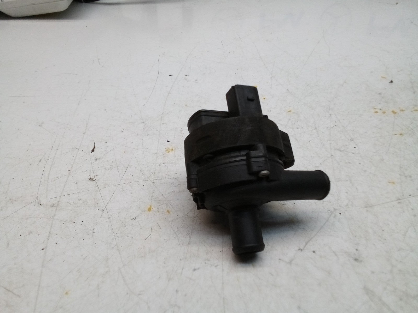 Mercedes E-CLASS W211 ELECTRIC COOLANT WATER PUMP A2118350028 FM00796