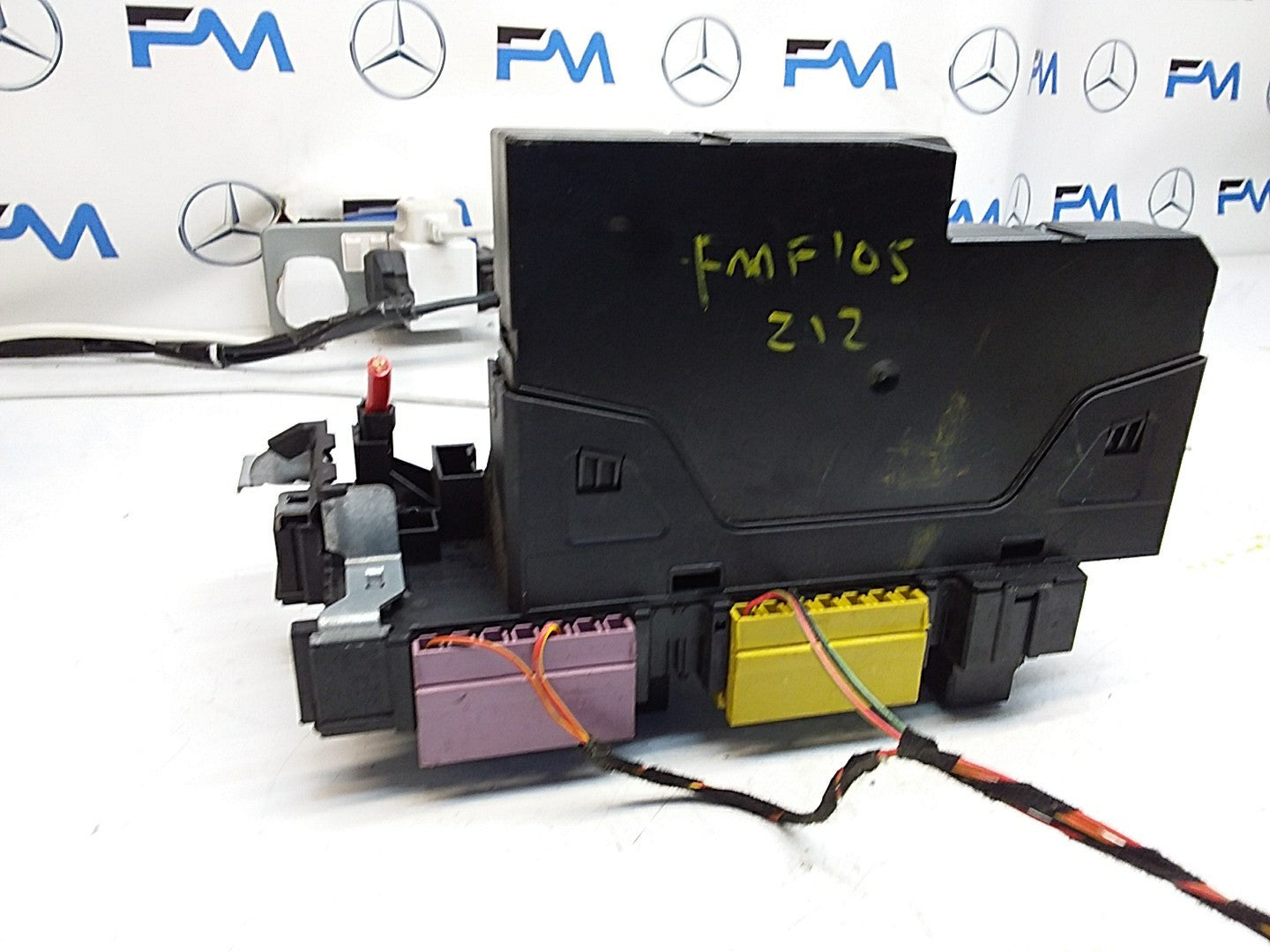 Mercedes E-CLASS W212 Fuse Box RELAY  A2129000004 FMF105