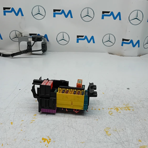 MERCEDES C-CLASS W205  FUSE BOX A2059065806 FM001129