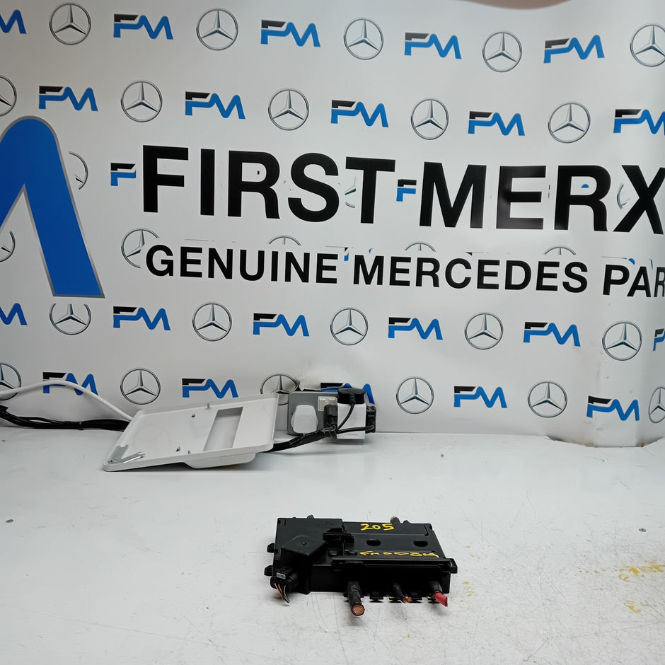 Mercedes C-Class W205 Front Inboard Fuxebox Module Unit A2055402850 FM00814