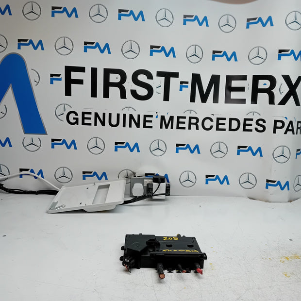 Mercedes C-Class W205 Front Inboard Fuxebox Module Unit A2055402850 FM00814
