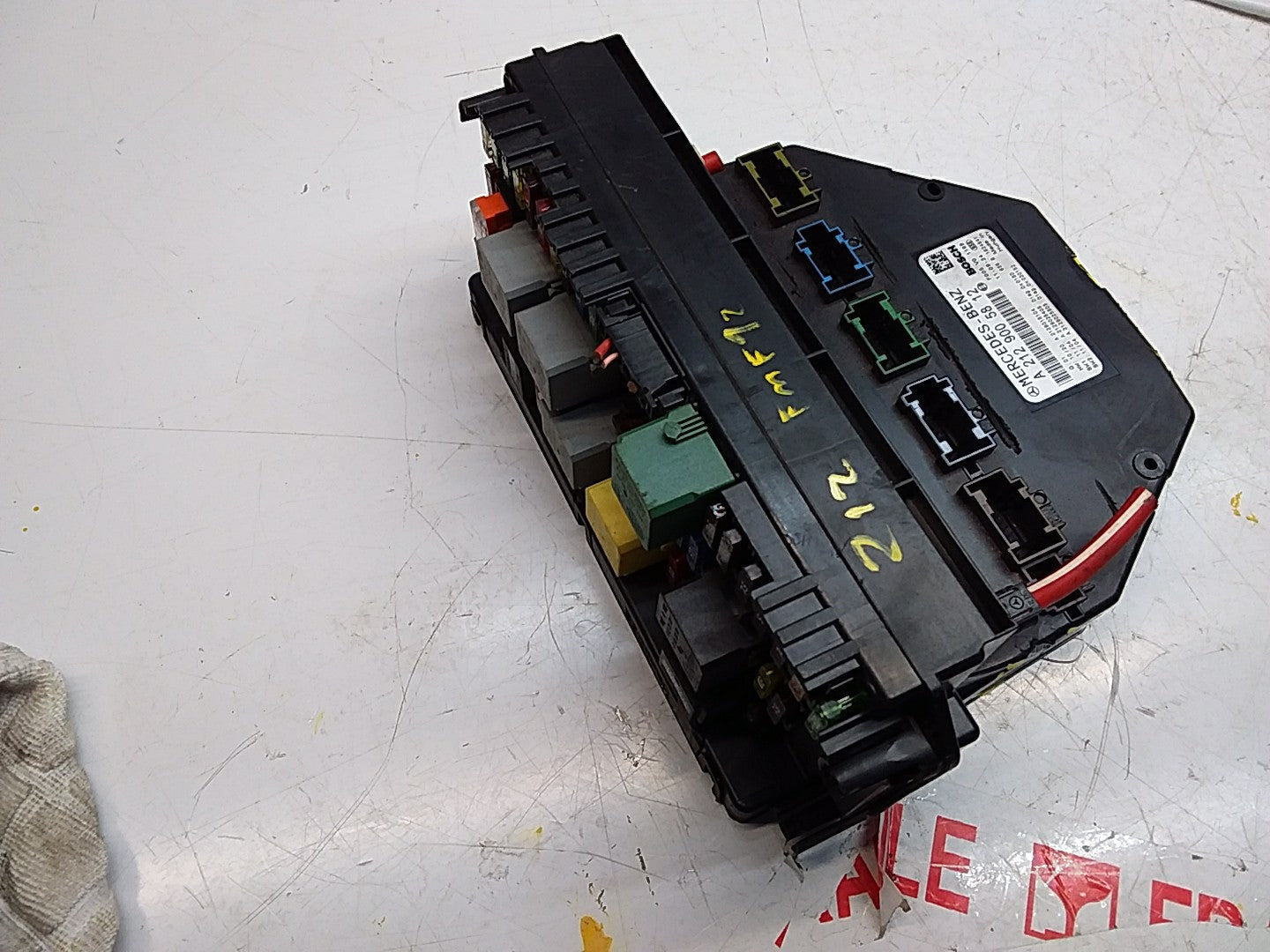 Mercedes E-CLASS W212 Fuse  Box RELAY A2129005812 FMF92 (DAMAGED)