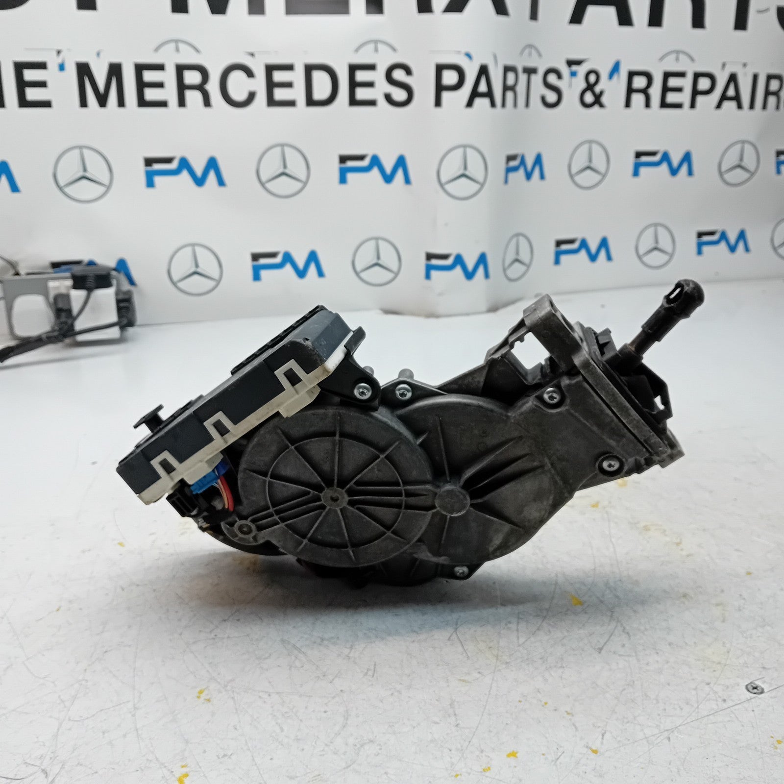 Mercedes C-CLASS W205 TAILGATE BOOT LIFT MOTOR FM00596 A2059007218 FM001079