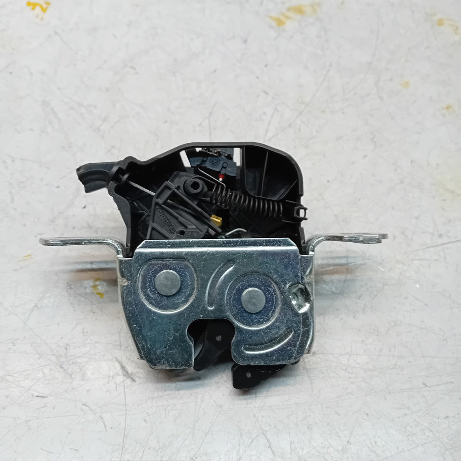 GENUINE MERCEDES BENZ C-CLASS W205 TRUNK LID LOCK LATCH FM00911
