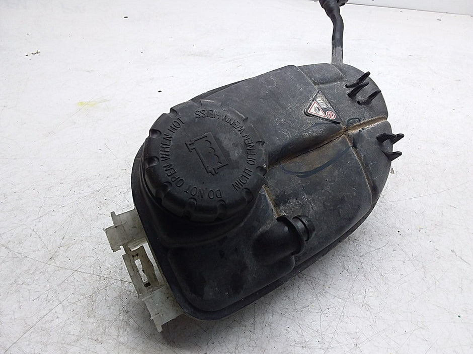 MERCEDES BENZ B-CLASS W246 COOLANT EXPANSION TANK  A2465000049 FMC125 (DAMAGED)