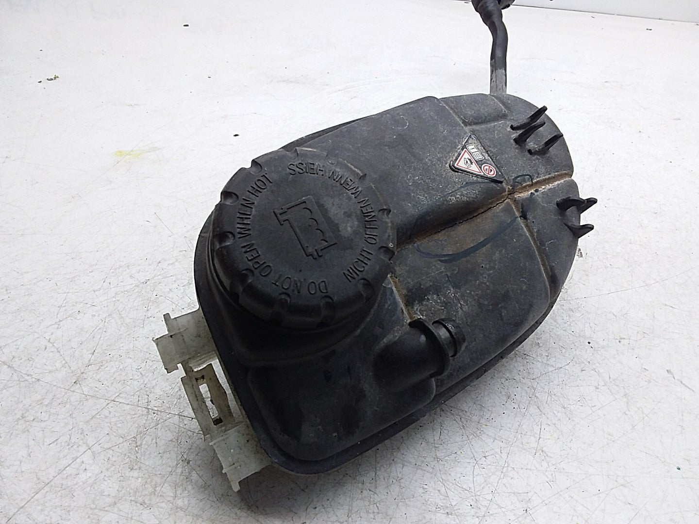 MERCEDES BENZ B-CLASS W246 COOLANT EXPANSION TANK  A2465000049 FMC125 (DAMAGED)