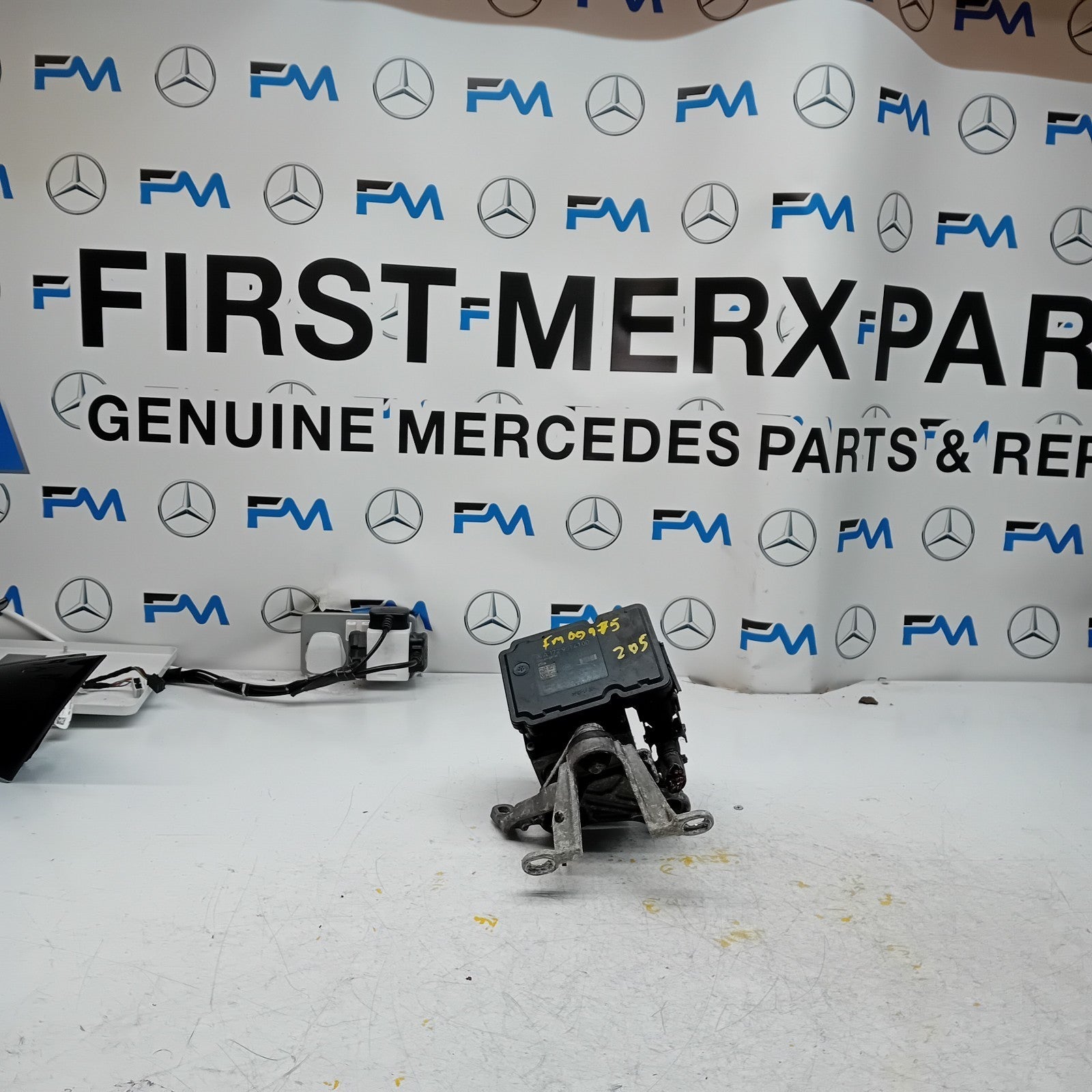MERCEDES C-CLASS W205 ABS PUMP MODULE CONTROL UNIT A1729014100 FM00975