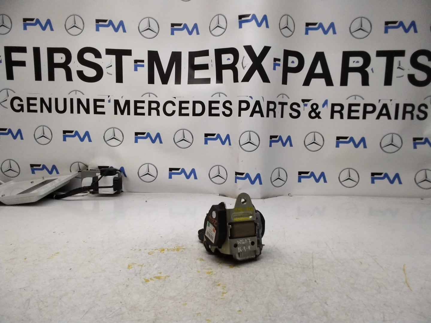 MERCEDES E CLASS SEAT BELT REAR RIGHT AND LEFT A2078602185 C207 FMS456 NSR OSR