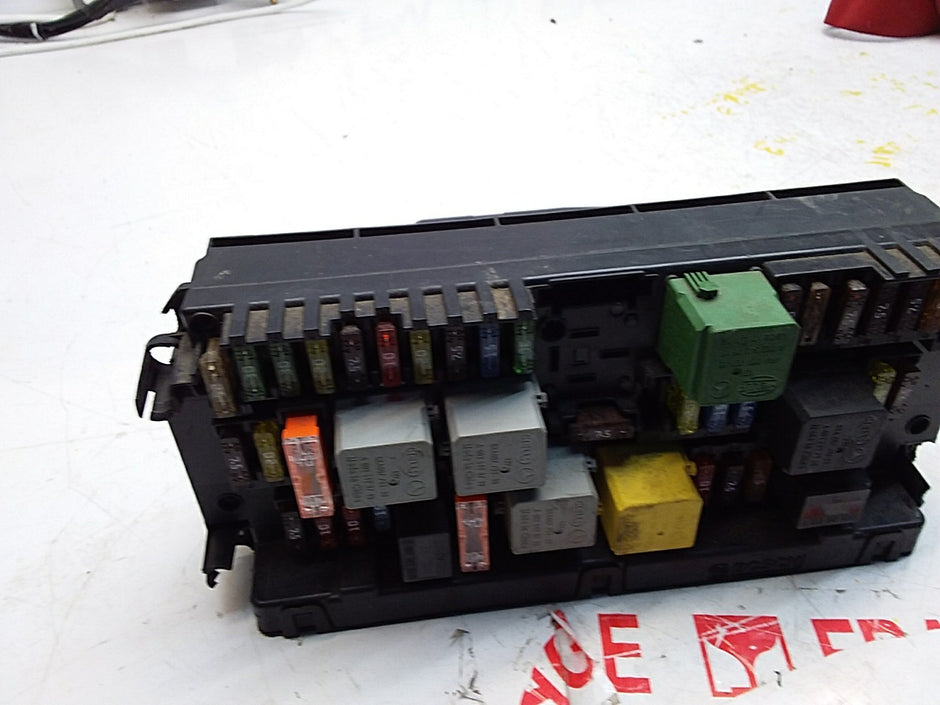 Mercedes E-CLASS W212 Fuse  Box RELAY A2129005722 FMF93