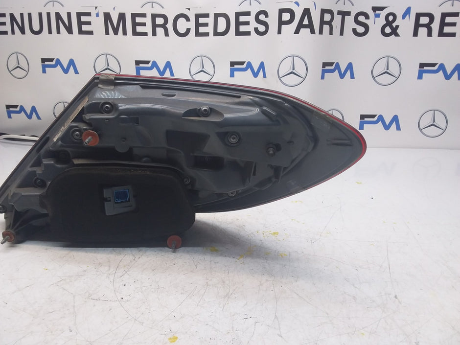 MERCEDES E-CLASS W213 2017 REAR PASSENGER N/S TAIL LIGHT A2139067900 FMT94
