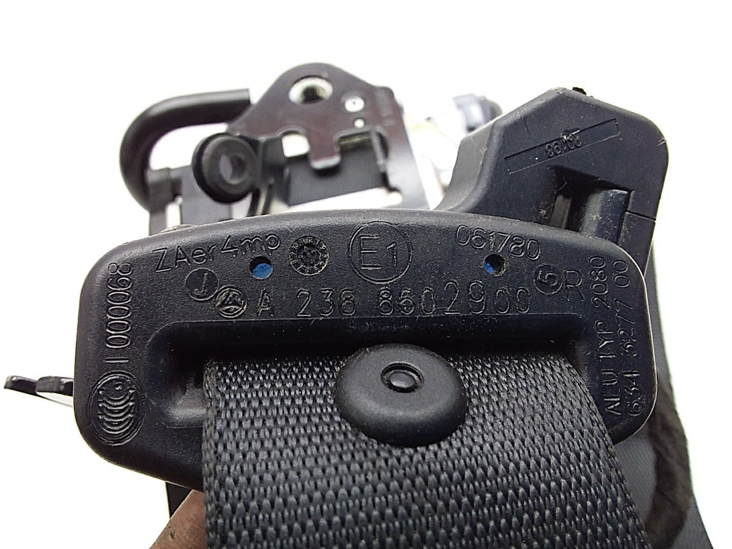 MERCEDES E-CLASS W238 SEAT BELT FRONT RIGHT DRIVER SIDE A2388602900 FMS246 OSF