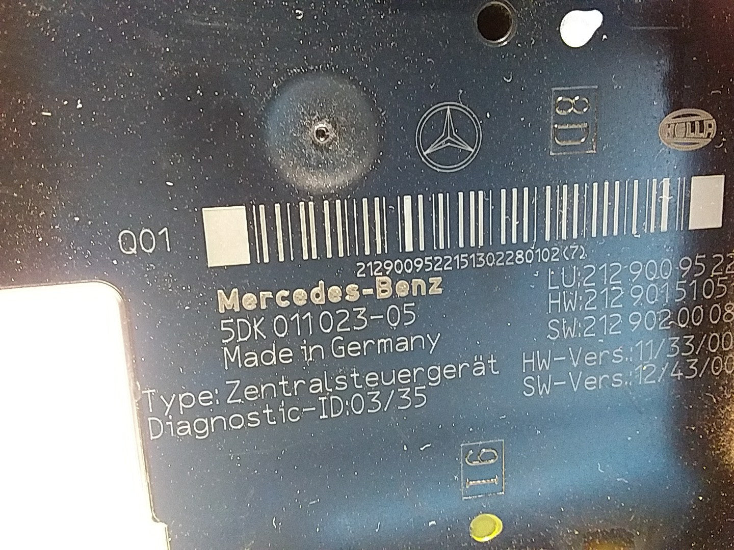 Mercedes E-CLASS W212 FUSE BOX RELAY  A2129009522 FMF111