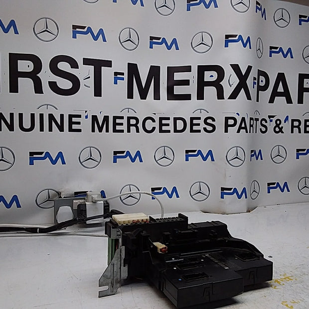 Mercedes E-CLASS W212 FUSE BOX RELAY  A2129000023 FMF110