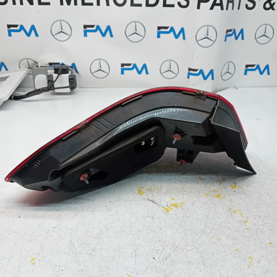 MERCEDES E-CLASS W212 DRIVER SIDE RIGHT OS REAR TAIL LIGHT A2129060803 FMT219