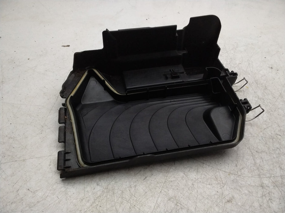 MERCEDES BENZ  B-CLASS  W246 FUSE RELAY JUNCTION BOX LID A2465400182  FMF157