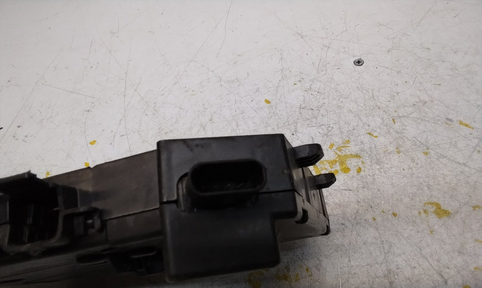 MERCEDES C-CLASS W205 2014 On FUSE RELAY DISTRIBUTION BOX A2055402850 FM001036