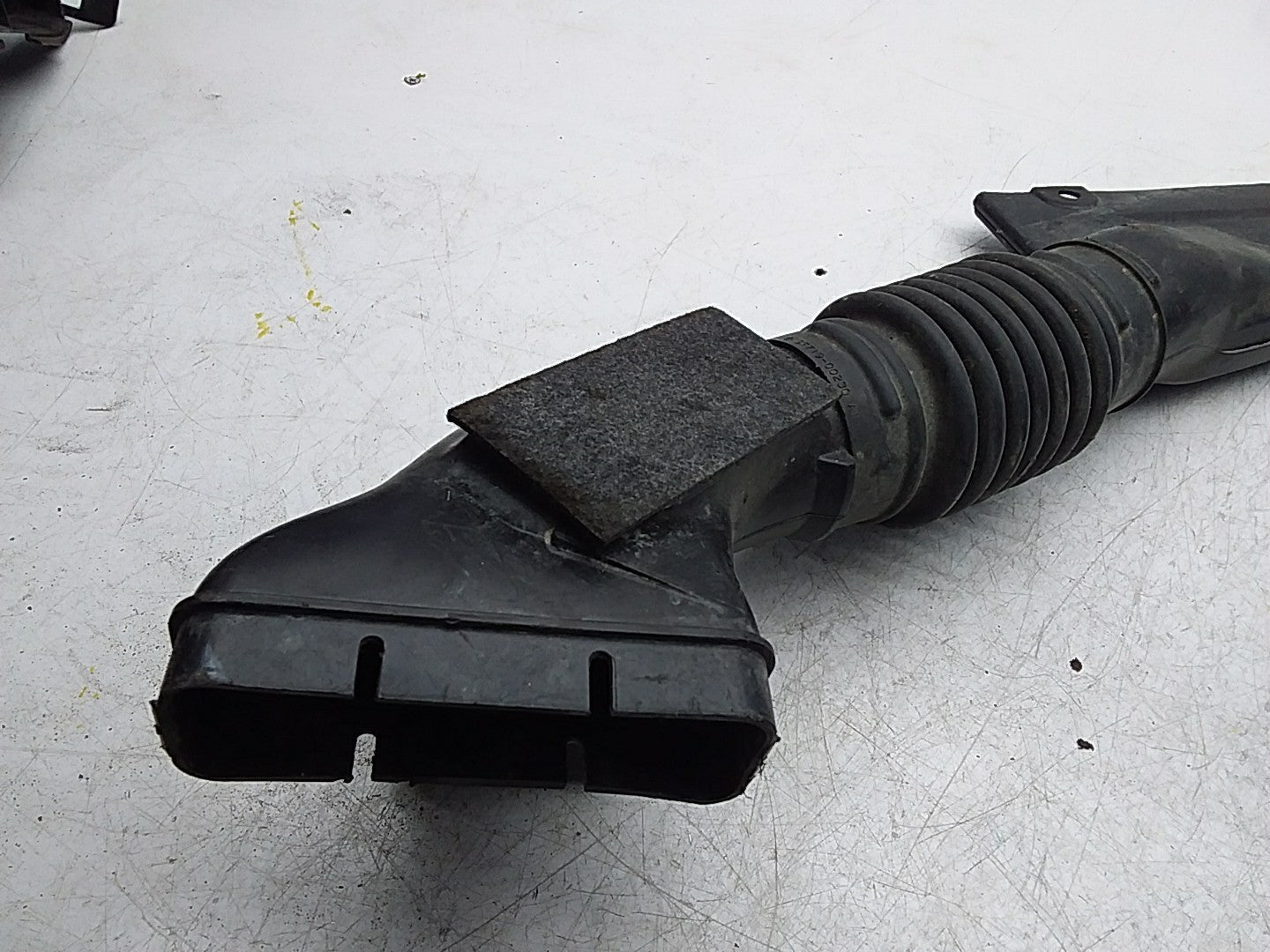MITSUBISHI OUTLANDER AIR INTAKE TUBE  FMI61 1505A661