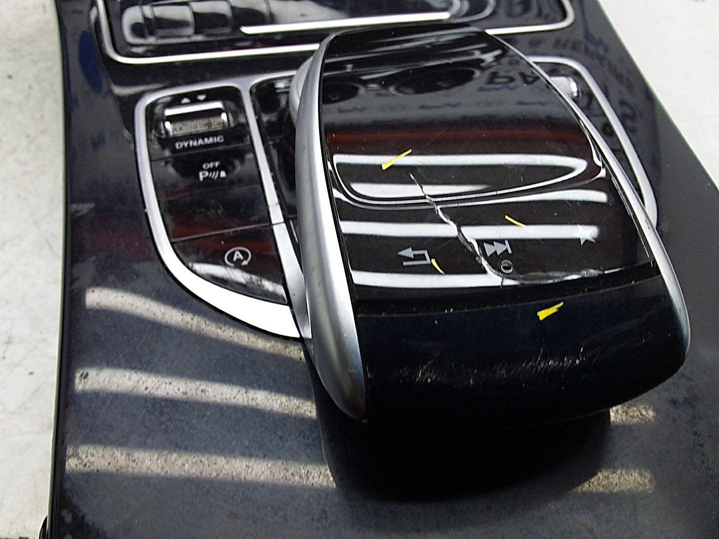 2014 ONWARDS MERCEDES C-CLASS W205 CENTRE  CONSOLE  A2056807210 FMK15 (DAMAGED)