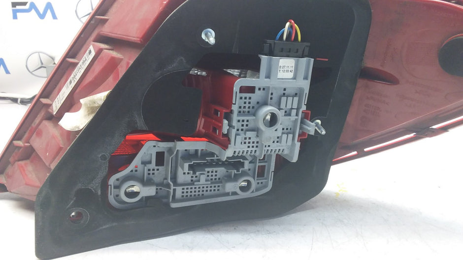 MERCEDES C-CLASS W204 PASSENGER SIDE NS REAR TAIL LIGHT A2048205464 2011 FMT106