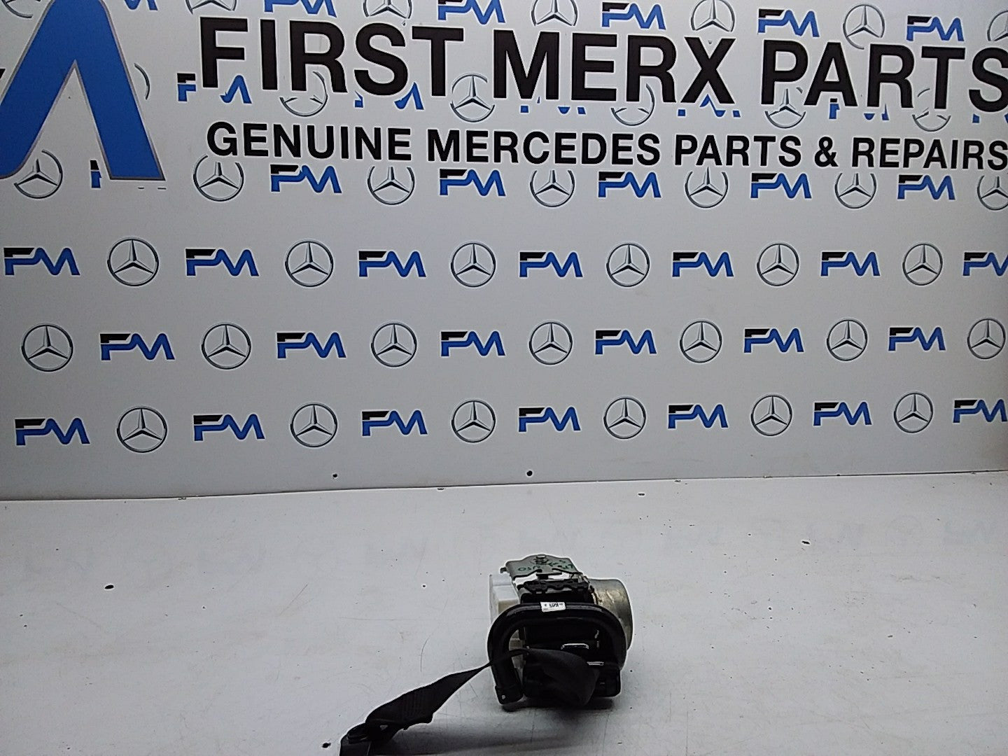 MERCEDES E-CLASS W238 SEAT BELT REAR RIGHT DRIVER SIDE A2388603800 FMS269 OSR