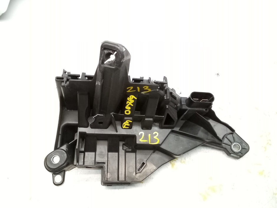 Mercedes E-CLASS W213 Fuse Relay Junction Box A2135400750 FM00789