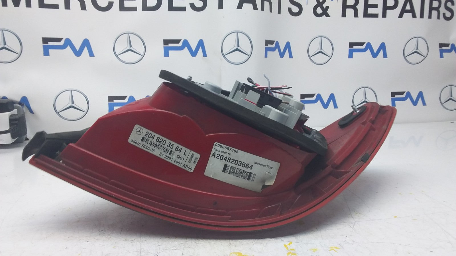 MERCEDES C-CLASS W204 PASSENGER SIDE NS REAR TAIL LIGHT A2048203564 2011 FMT108