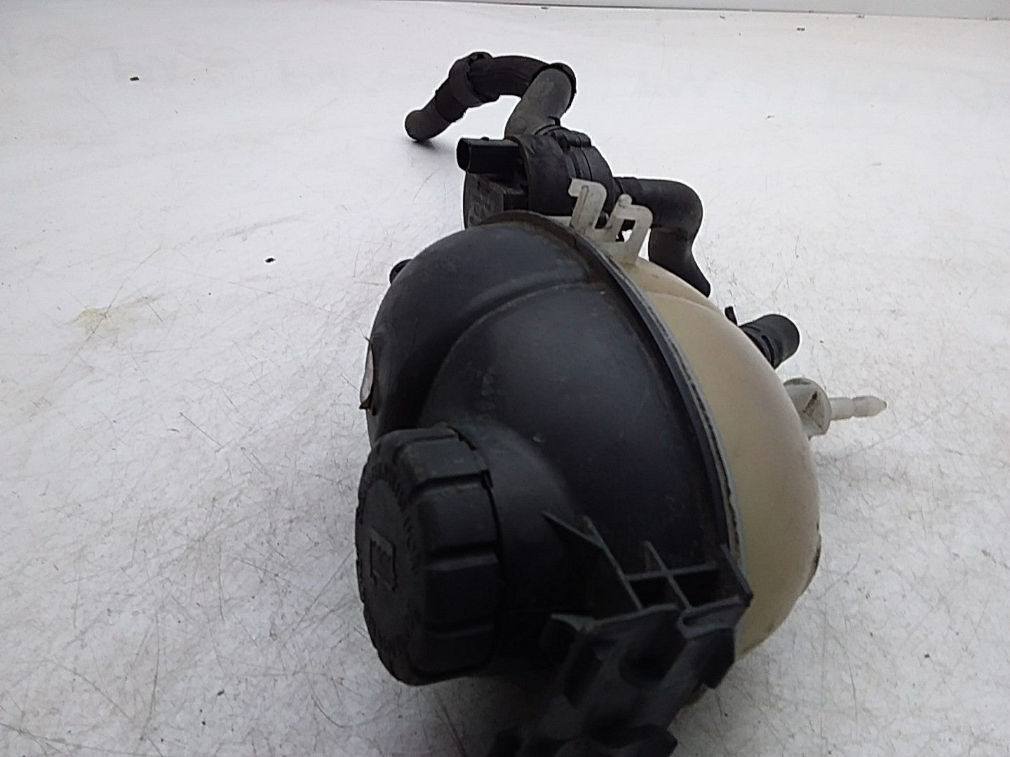 MERCEDES BENZ C-CLASS W204 COOLANT EXPANSION TANK  A2045000549 FMC127