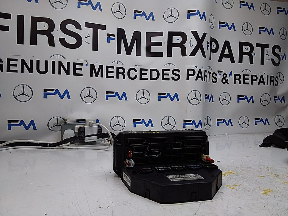 Mercedes E-CLASS W212 Fuse  Box RELAY A2129005812 FMF88 