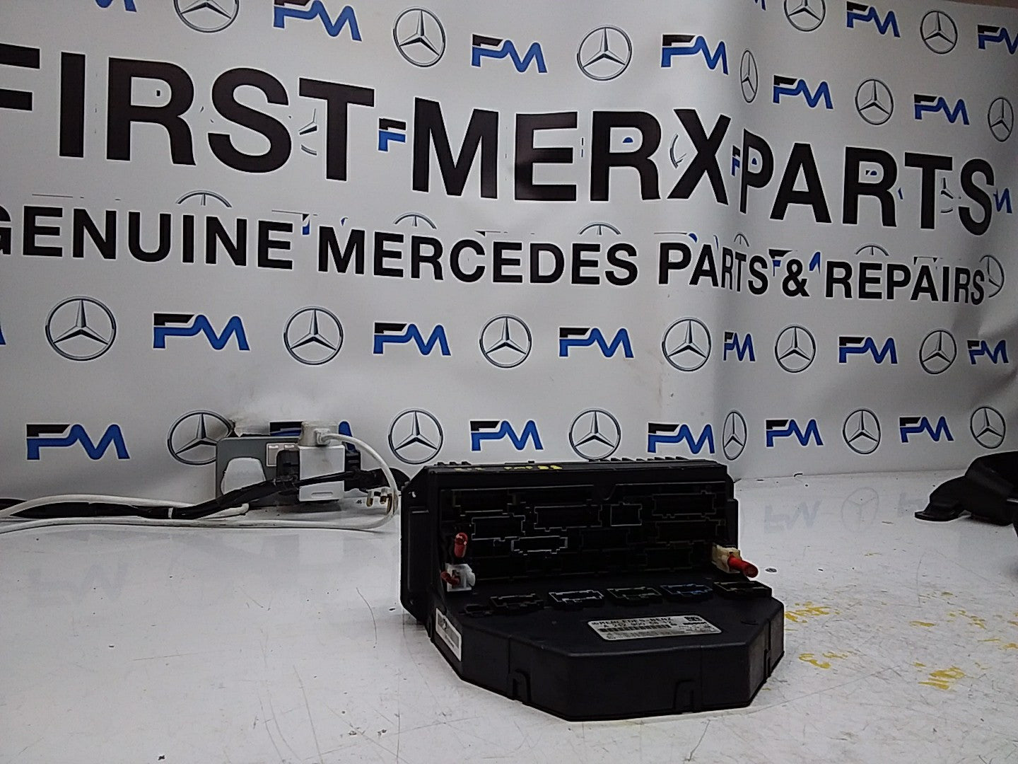 Mercedes E-CLASS W212 Fuse  Box RELAY A2129005812 FMF88 