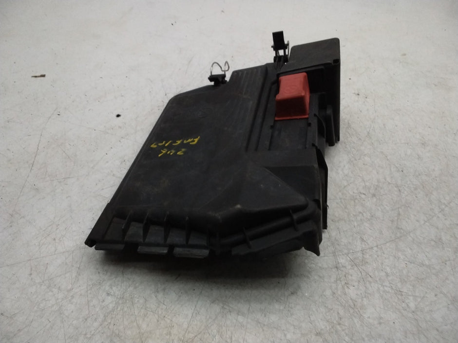 MERCEDES BENZ  B-CLASS  W246 FUSE RELAY JUNCTION BOX LID A2465400182  FMF157