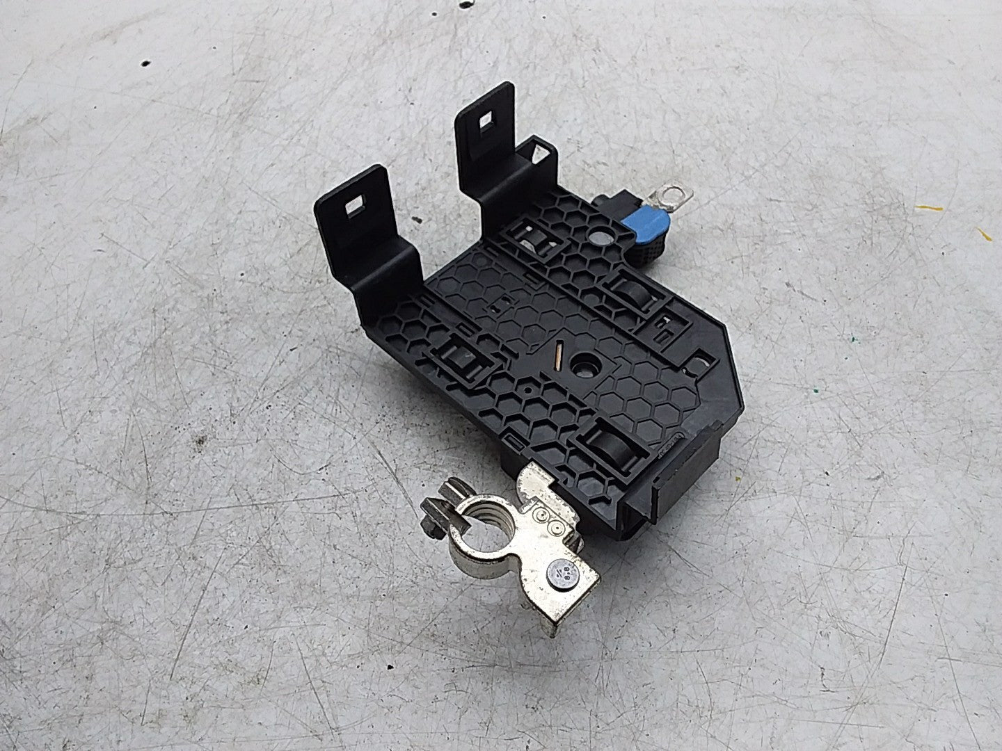 MERCEDES  B-CLASS W247 BATTERY TERMINAL LIMITER BRACKET UNIT A2479067502 FMR10