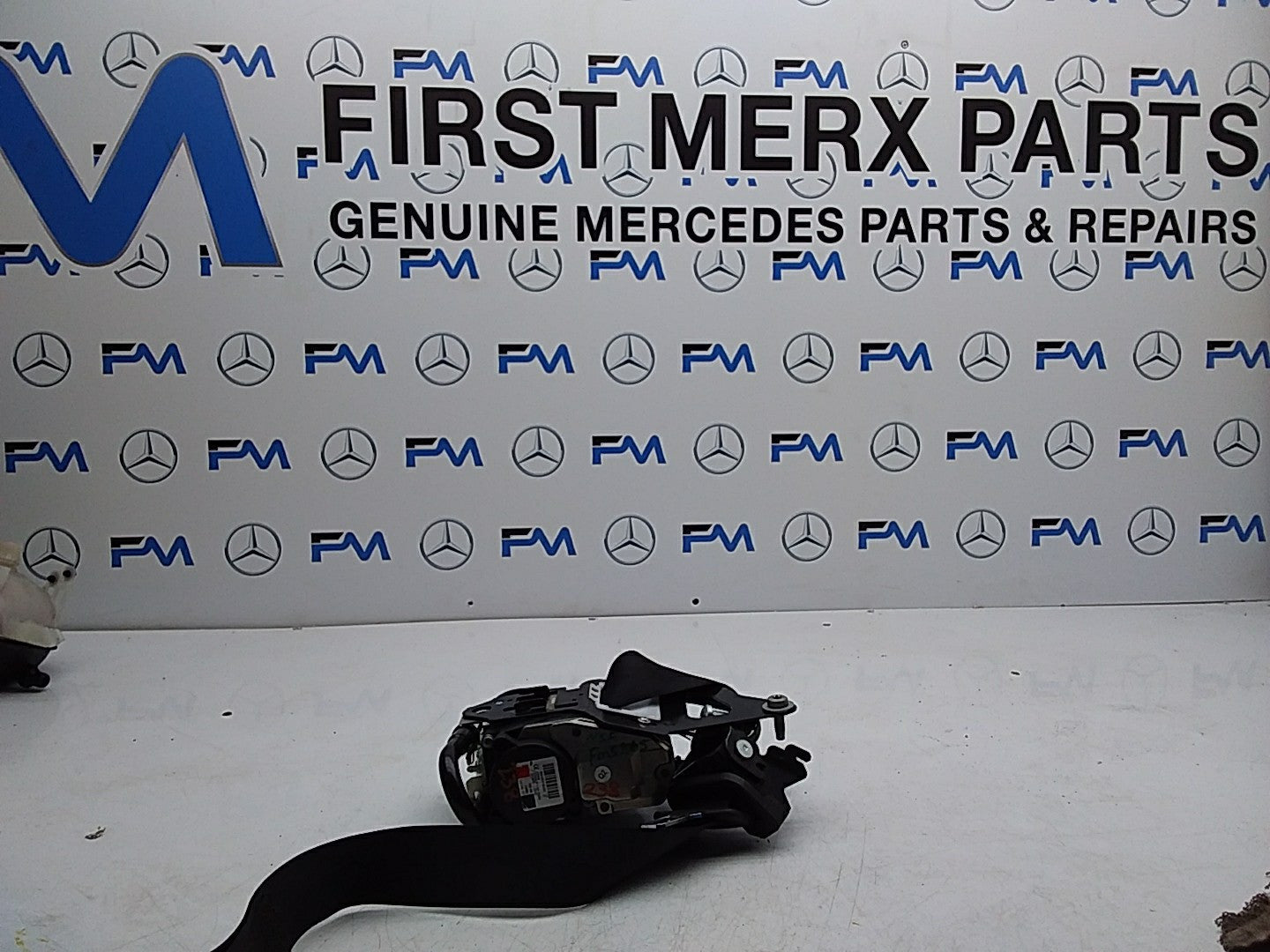 MERCEDES E-CLASS W238 SEAT BELT FRONT LEFT PASSENGER SIDE A2388602800 FMS265 NSF