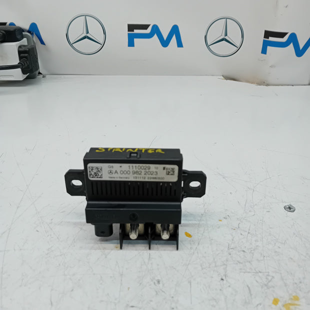 MERCEDES  SPRINTER W906 BATTERY RELAY MODULE A0009822023 FM00866