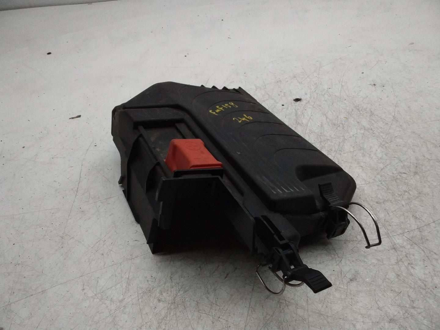 MERCEDES BENZ  B-CLASS  W246 FUSE RELAY JUNCTION BOX LID A2465400182  FMF158