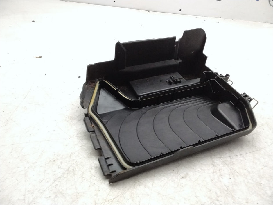 MERCEDES BENZ  B-CLASS  W246 FUSE RELAY JUNCTION BOX LID A2465400182  FMF157