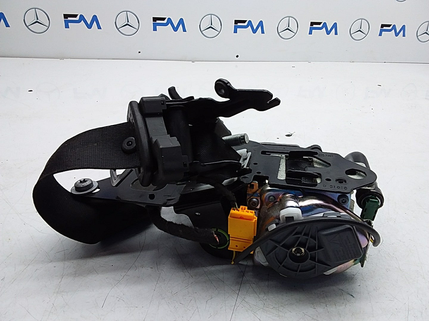 MERCEDES E-CLASS W238 SEAT BELT FRONT RIGHT DRIVER SIDE A2388602900 FMS248 OSF