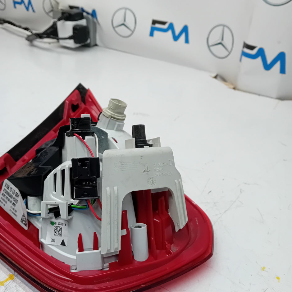 MERCEDES GLA W156 DRIVER SIDE OS REAR TAIL LIGHT A1569060458 2015 FMT166