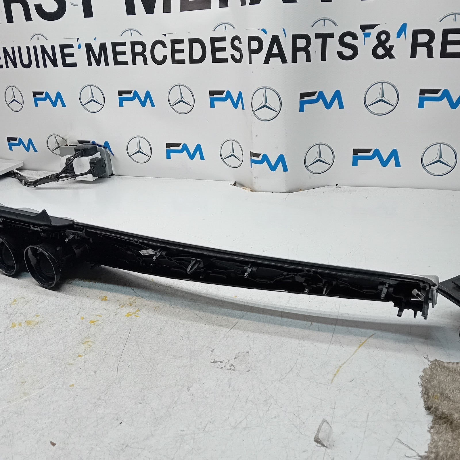 MERCEDES E CLASS W213  DASHBOARD TRIM PANEL + 4 AIR VENT  A2136809304 FM001071