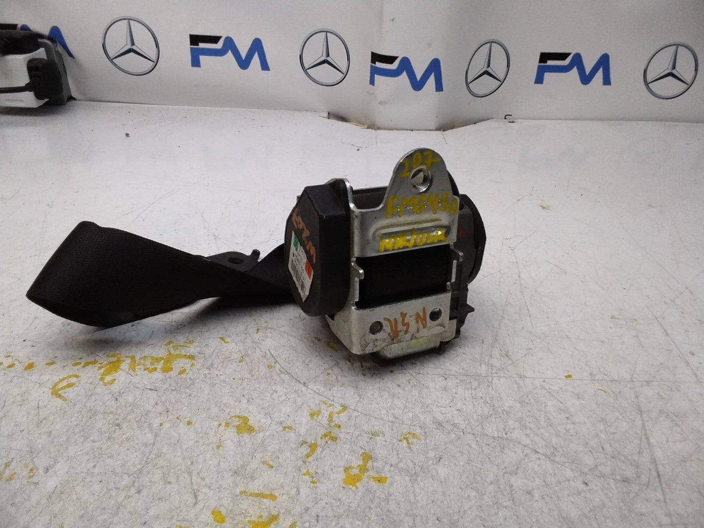 MERCEDES E CLASS SEAT BELT REAR RIGHT AND LEFT A2078602385 C207 FMS450 NSR OSR