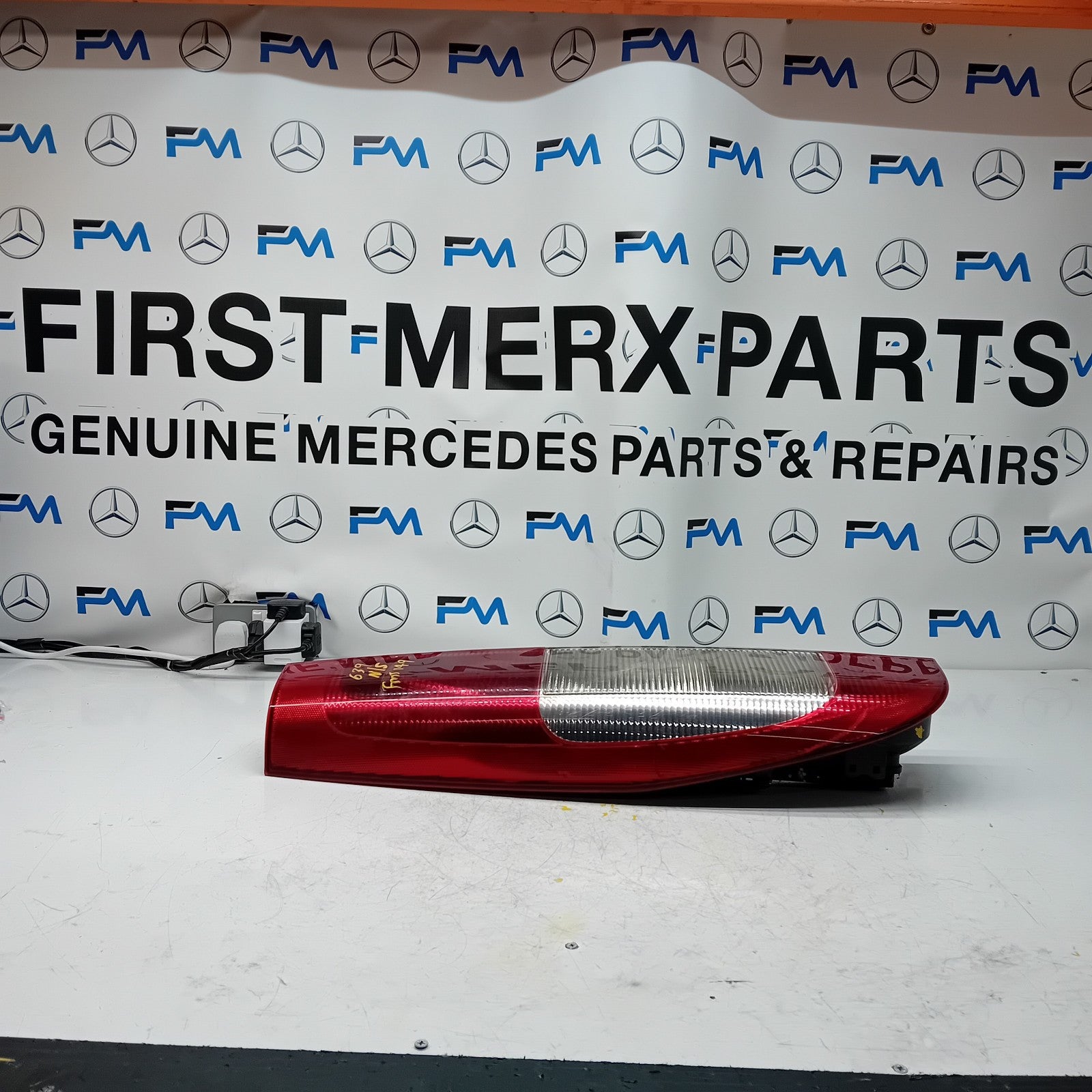 MERCEDES VITO W639 2004-14 PASSENGER NS OUTER REAR TAIL LIGHT 964678-00  FMT149