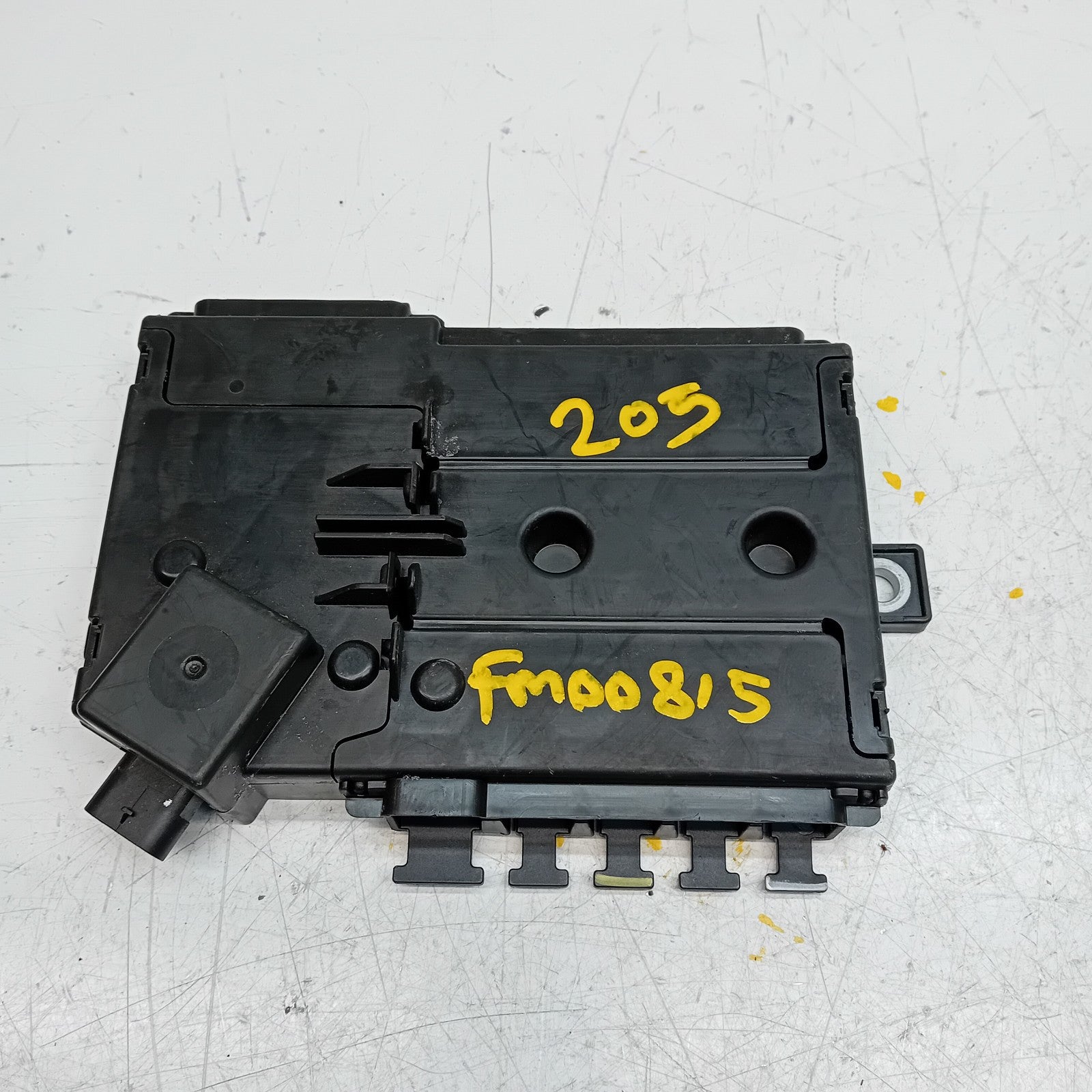 Mercedes C-Class W205 Front Inboard Fuxebox Module Unit A2055402750 FM00815