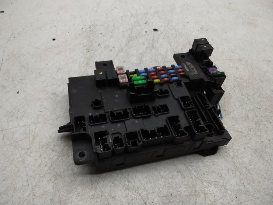 MITSUBISHI OUTLANDER FUSE RELAY  BOX  8637B687  FMF162
