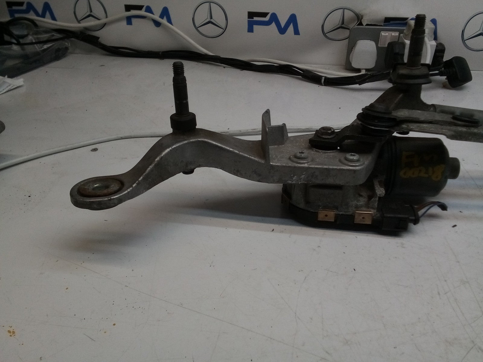 MERCEDES-BENZ C CLASS W205 FRONT WIPER MOTOR WITH LINKAGE A2059600940 FM00218