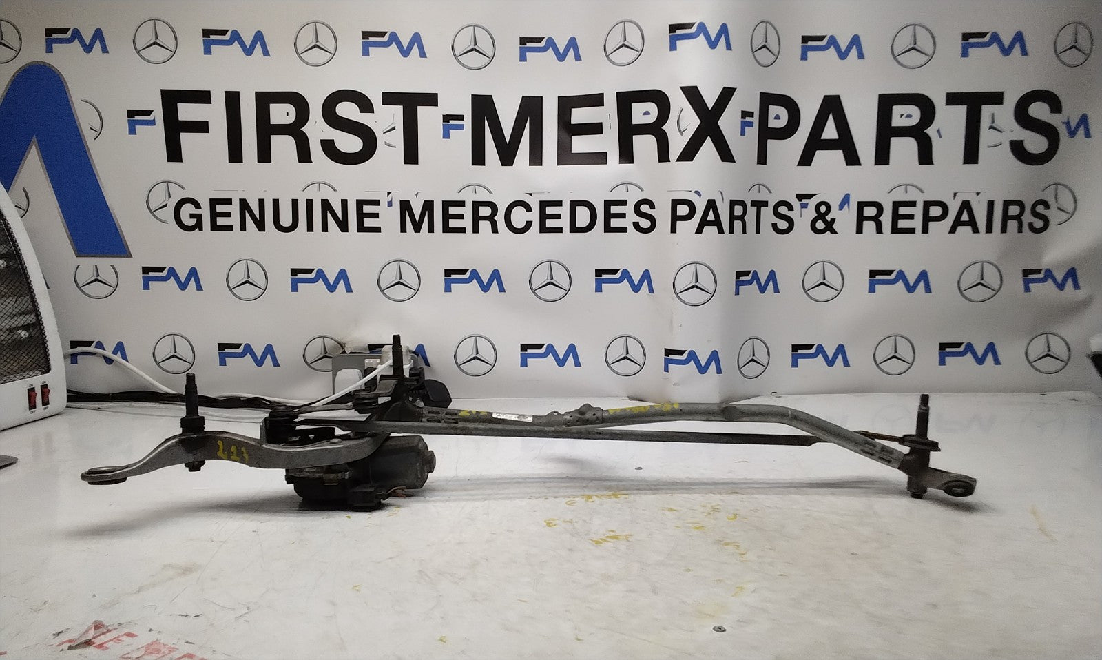 MERCEDES-BENZ E CLASS W213 FRONT WIPER MOTOR WITH LINKAGE A2138207402 FM00751