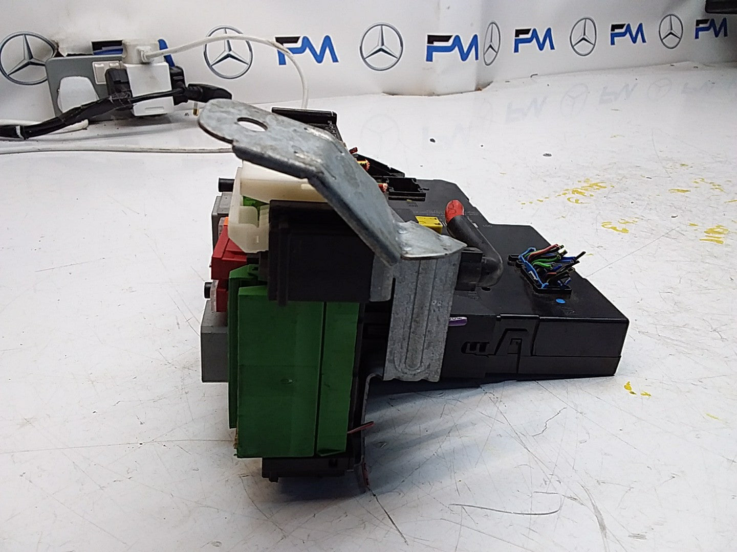 MERCEDES C-CLASS W204  FUSE  BOX RELAY A2049005003 FMF104