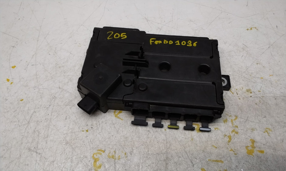 MERCEDES C-CLASS W205 2014 On FUSE RELAY DISTRIBUTION BOX A2055402850 FM001036