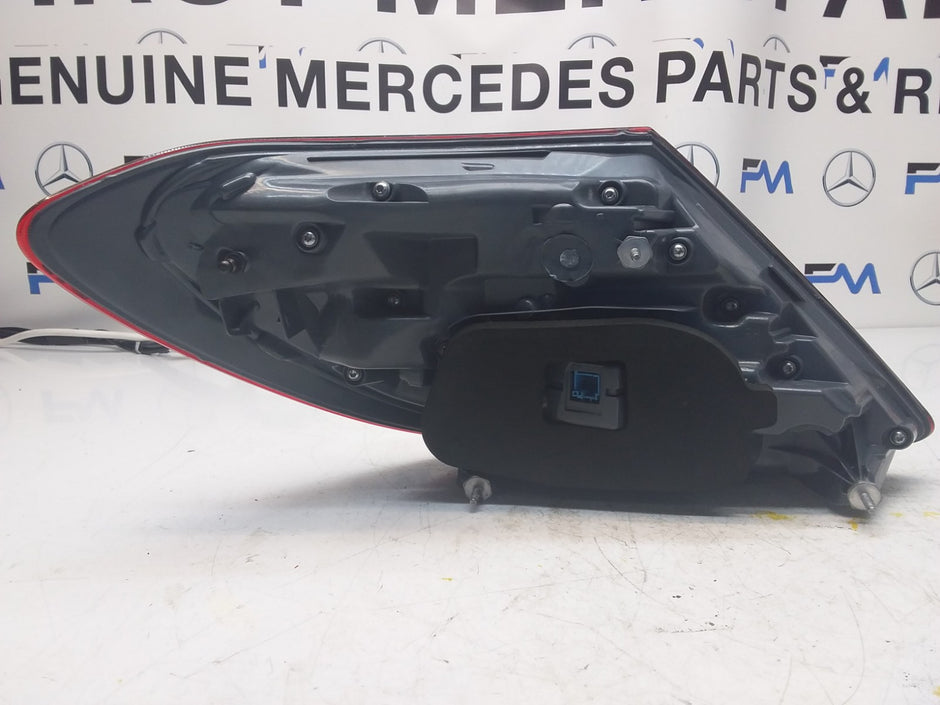 MERCEDES E-CLAZZ W213 DRIVER SIDE OS REAR TAIL LIGHT FMT95